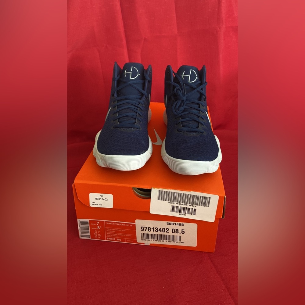 Nike women’s Hyperdunk 2017 TB SIZE 8.5